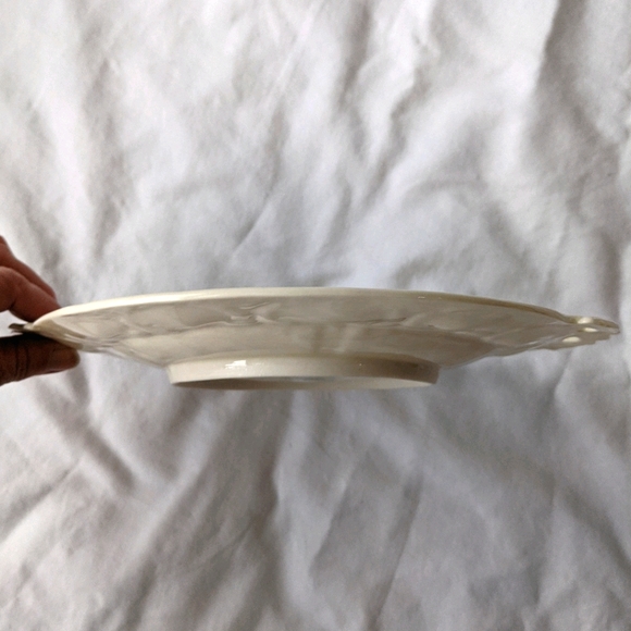 Vintage Belleek Ireland Handled Shell Cake Bread Plate - Picture 2 of 5